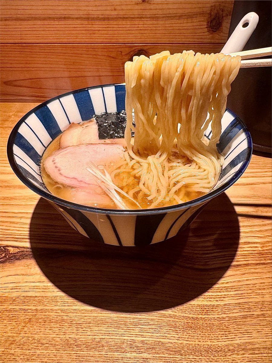 crazy13B's tweet photo. #貪瞋癡
土日朝限定　#和風らーめん

鰹やサバ節の効いた和出汁スープ。
ひと口飲むと節の香りがふわっと広がり、昆布の旨みが土台となった優しい味わい😊
麺は朝らーめん専用の中細縮れ麺。
つるっとした喉ごしと、もちっとした食感でスープとの一体感も抜群やね🤤　

#ラーメン　#氷見ラーメン https://t.co/jnomCq0NF4
