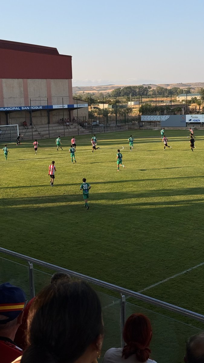 ResacaBR's tweet photo. Gran tarde de fútbol para ir conociendo al equipo pero lo mejor de todo volver a reencontrarte con los de siempre!! 🤍❤️🤍❤️
Empieza lo bueno!!⚽️
@UDLogrones
#resacablanquirroja #pretemporada #udlogroñes #udlog https://t.co/3NQD7zcw2C
