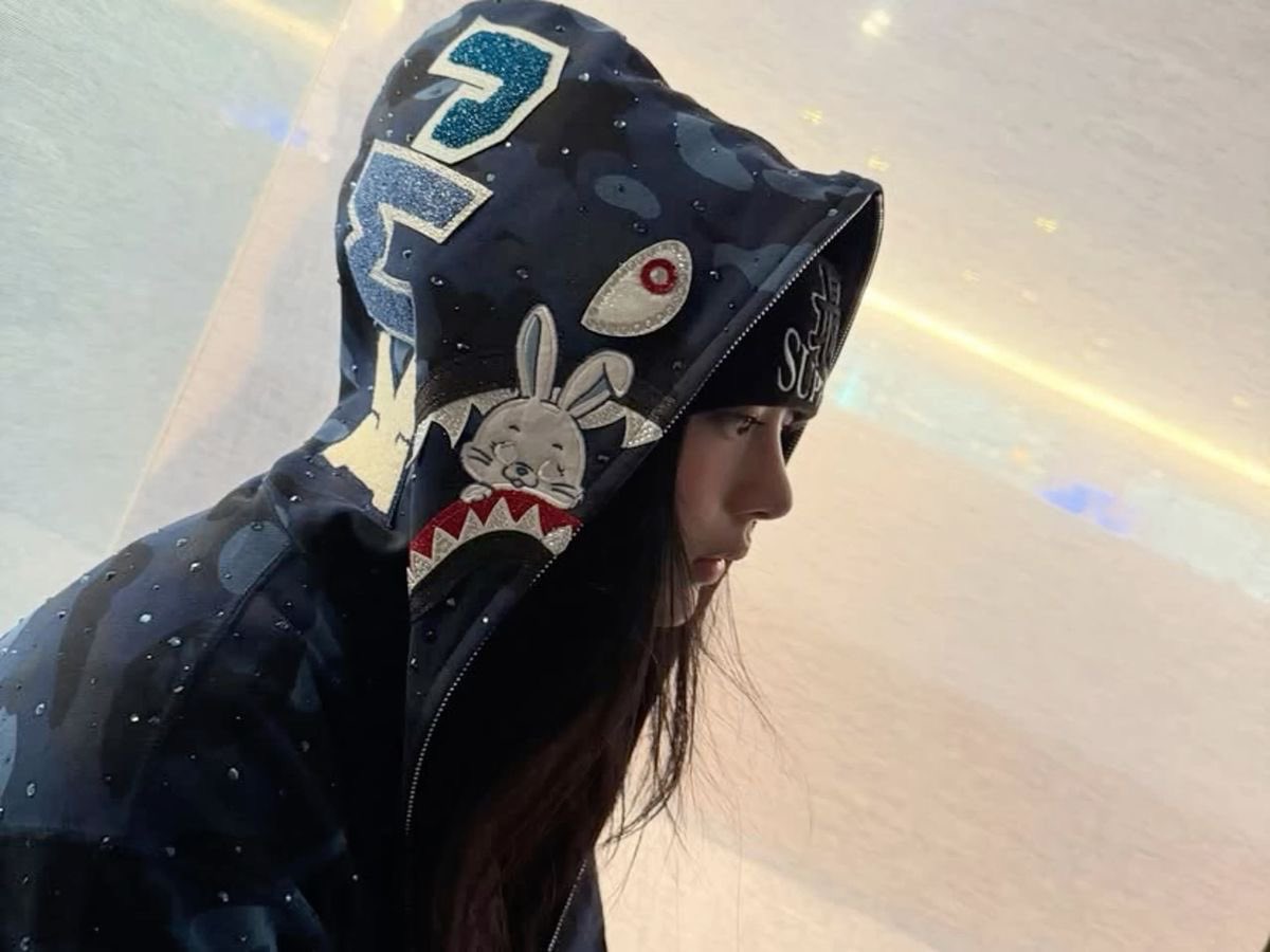 dazzifawn's tweet photo. minji in bape ☆ https://t.co/d9nk2qXpRJ