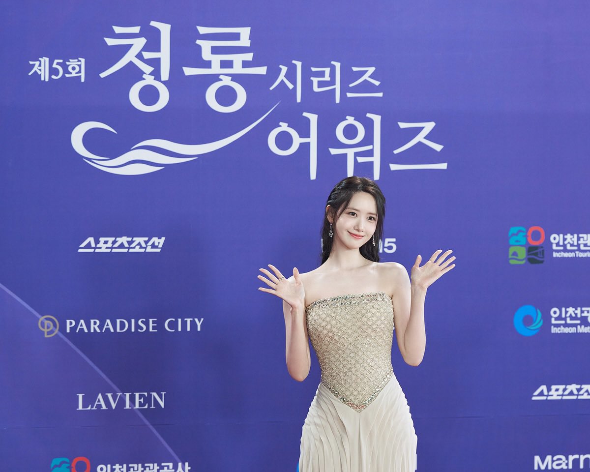 SNSD_0805's tweet photo. [INSTAGRAM] limyoona__official:

어느덧 5년째✋🏻 함께하는
청룡시리즈어워즈와 MC융 비하인드💃🏻📸

#임윤아 #LIMYOONA @/yoona__lim
#limyoona__official #청룡시리즈어워즈

https://t.co/luBXoU4A6e https://t.co/PZOwl7QesT