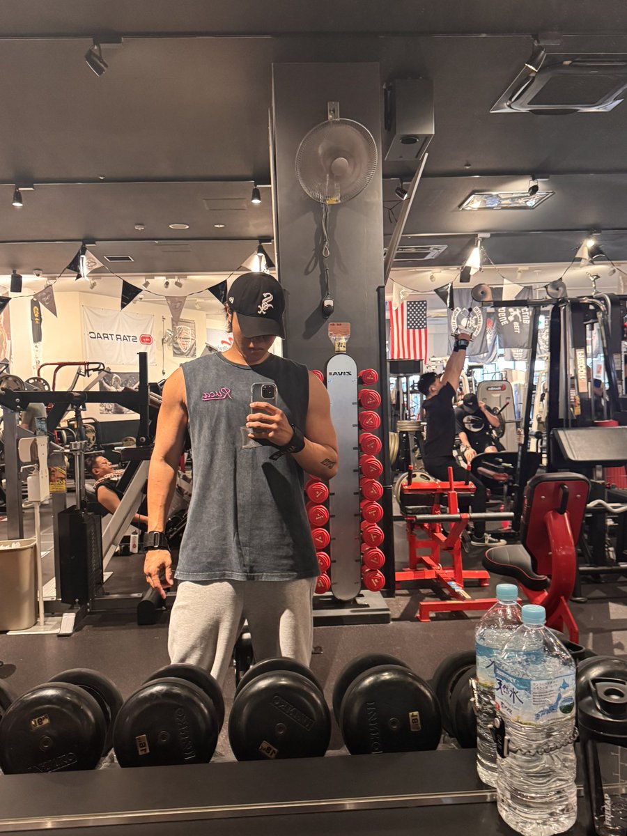 kai__taguchi's tweet photo. 🔥「8月14日まで残り38日で79kgを目指すチャレンジ」

Day24 / 38
🎯目標：8月14日までに79.0kg
⚖️朝の体重：82.8kg
🏋️今日のトレーニング:背中
💬今日の一言:かなり良きなペースで体重が落ちてきたぞ😏 https://t.co/sjdZOuWJCd