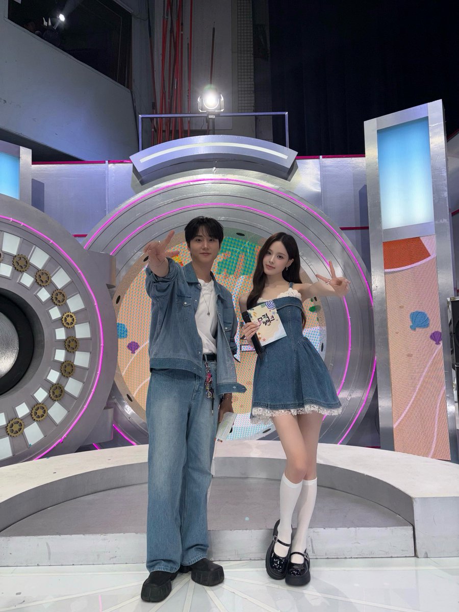 KBSMusicBank's tweet photo. 🐱고양이와 고양이🐱의 만남
아아..아니 역시 🦊여우와 고양이🐱...?
예금주 분들의 선택은⁉️ https://t.co/ekFZhkdLb2