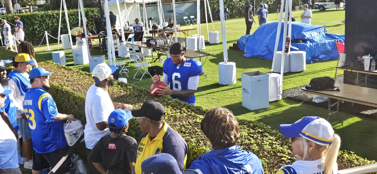 RamsUp_Ian's tweet photo. Rookie WR CJ Daniels, a man of the people/Ramily

#Rams
#RamsHouse https://t.co/KviasaliR5
