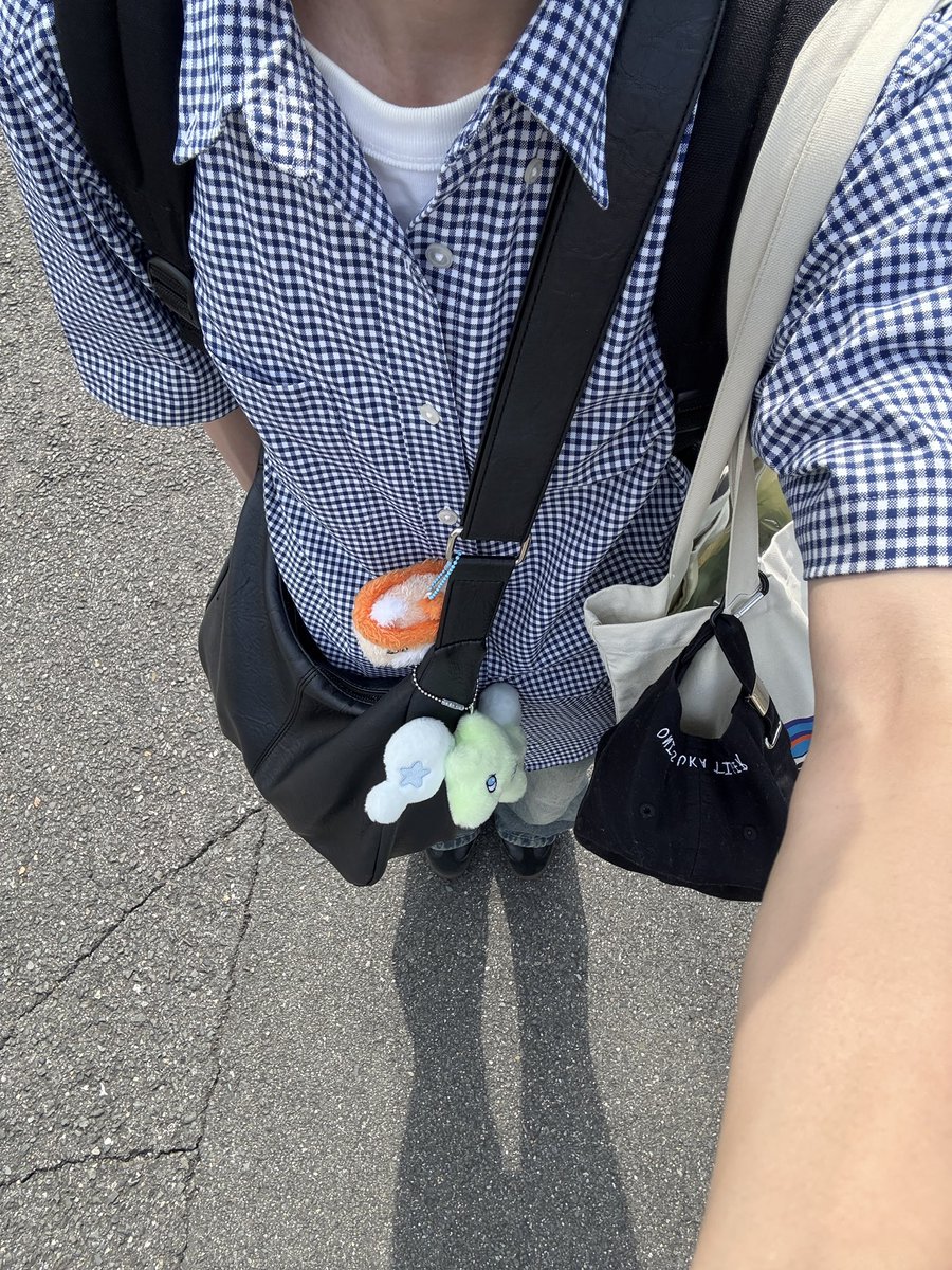 _nz0m's tweet photo. たかが1泊やのに、ミニマリストとは正反対の荷物量 https://t.co/F9jvnnBMhf