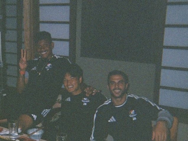 prompt_fmarinos's tweet photo. ／
#宮崎キャンプ2026 🌴
インスタントカメラを渡してみた📸Part 3
＼

今年も恒例の焼肉会🍖✨
美味しいご飯でしっかりエネルギーをチャージ💪

#fmarinos https://t.co/V3BreJHs4W