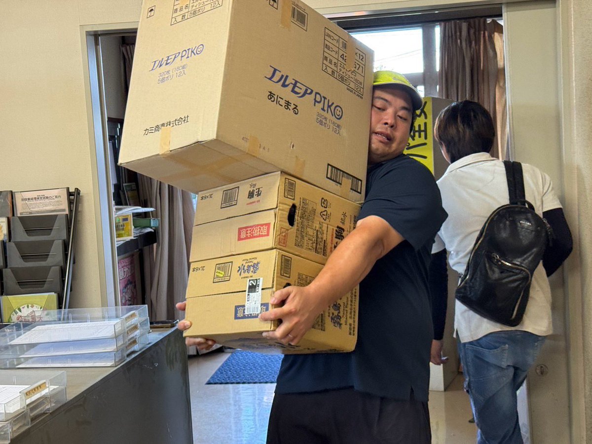 hezuruy's tweet photo. 昔引越しのバイトをしていて良かった。
物資の運搬も楽々やれています。
本日は午後から予定があるので午前中のみで申し訳ない。 https://t.co/BRPZy5BDo9