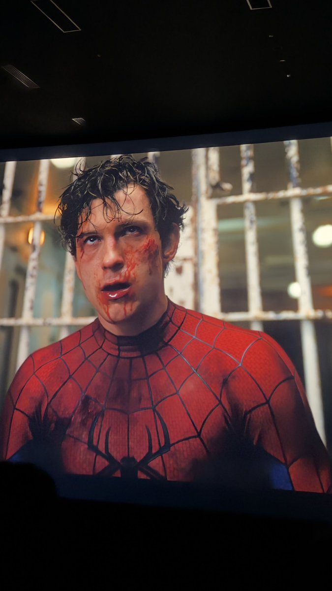 Pkh30's tweet photo. “ I’m still standing “

#Spiderman https://t.co/Kf3oVkYEYm