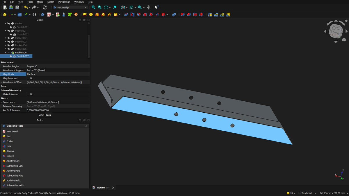 andrevinov's tweet photo. Agora que aderi ao projetor no lugar da TV, vamos construir uma hush box pra silenciar o projetor. Estamos há 3 dias fazendo um intensivão de FreeCAD, que ferramenta interessante pra fazer design de peças.

Vou postar aqui o projeto como um todo. Pretendo fazer o design do suporte inteiro, do datashow, da hush box e, no final, ver se encaixa tudo direitinho.
