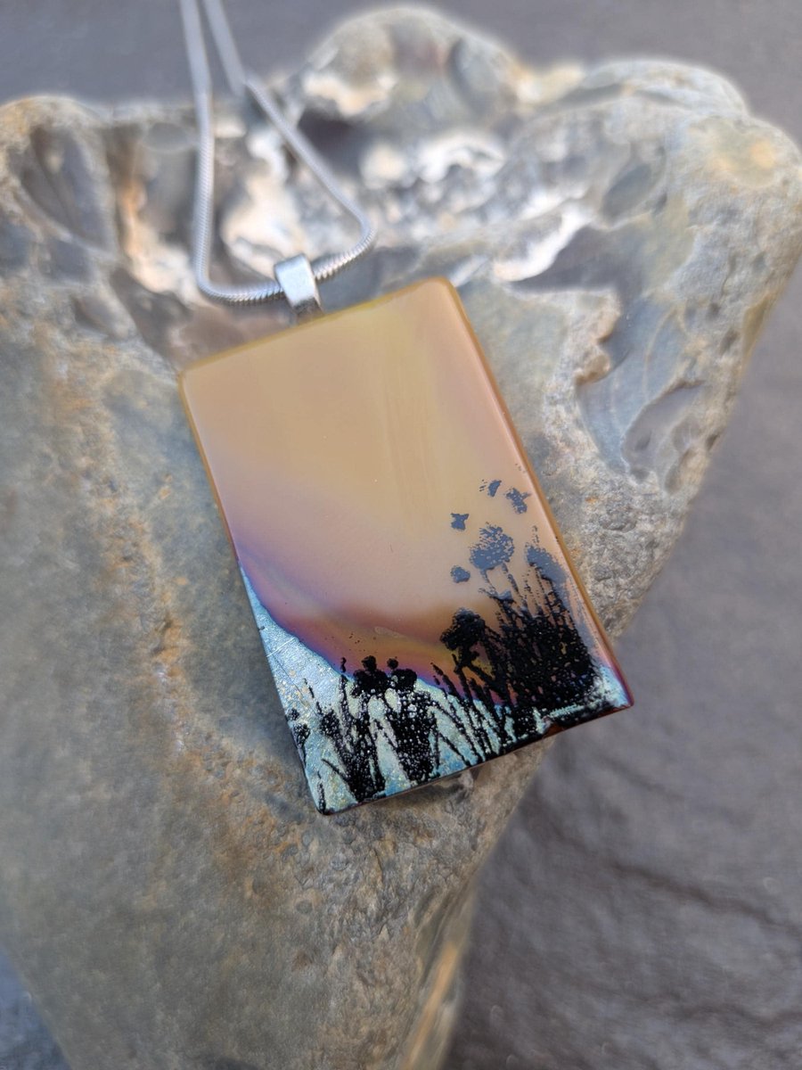 Samphireglass's tweet photo. A wonderful wildflower silhouette fused glass necklace. Unique reactive glass pendant with an enamel painted wildflower scene. A unique gift idea. 

#handmade #etsy #giftideas

https://t.co/OXd7RCzvzD https://t.co/ykIdi67SMl