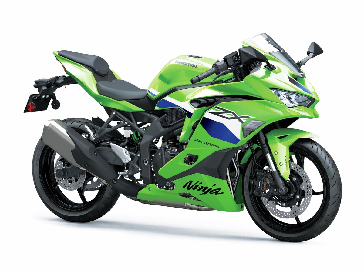 Kawasaki_JPN's tweet photo. ／
Ninja ZX-25R SE、Ninja ZX-25RR
本日8月1日が発売日！
＼

高回転まで駆け上がる並列4気筒エンジン。
Ninja ZXシリーズの名にふさわしいパフォーマンスを備えています。

Ninja ZX-25R SE：メタリックスパークブラック
Ninja ZX-25RR：ライムグリーン

#カワサキ #ZX25R https://t.co/K72B6rnZRf