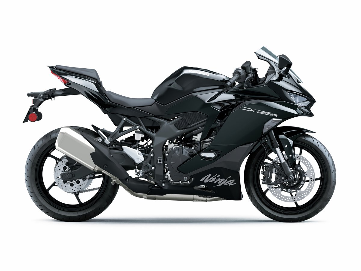 Kawasaki_JPN's tweet photo. ／
Ninja ZX-25R SE、Ninja ZX-25RR
本日8月1日が発売日！
＼

高回転まで駆け上がる並列4気筒エンジン。
Ninja ZXシリーズの名にふさわしいパフォーマンスを備えています。

Ninja ZX-25R SE：メタリックスパークブラック
Ninja ZX-25RR：ライムグリーン

#カワサキ #ZX25R https://t.co/K72B6rnZRf