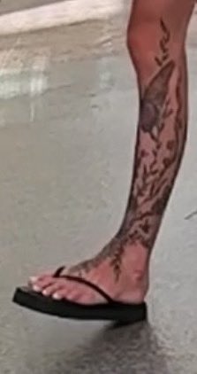 barefootfetish's tweet photo. Wow like wow I love these tattoos on her feet https://t.co/8V1iOdkA4z