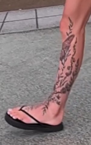 barefootfetish's tweet photo. Wow like wow I love these tattoos on her feet https://t.co/8V1iOdkA4z