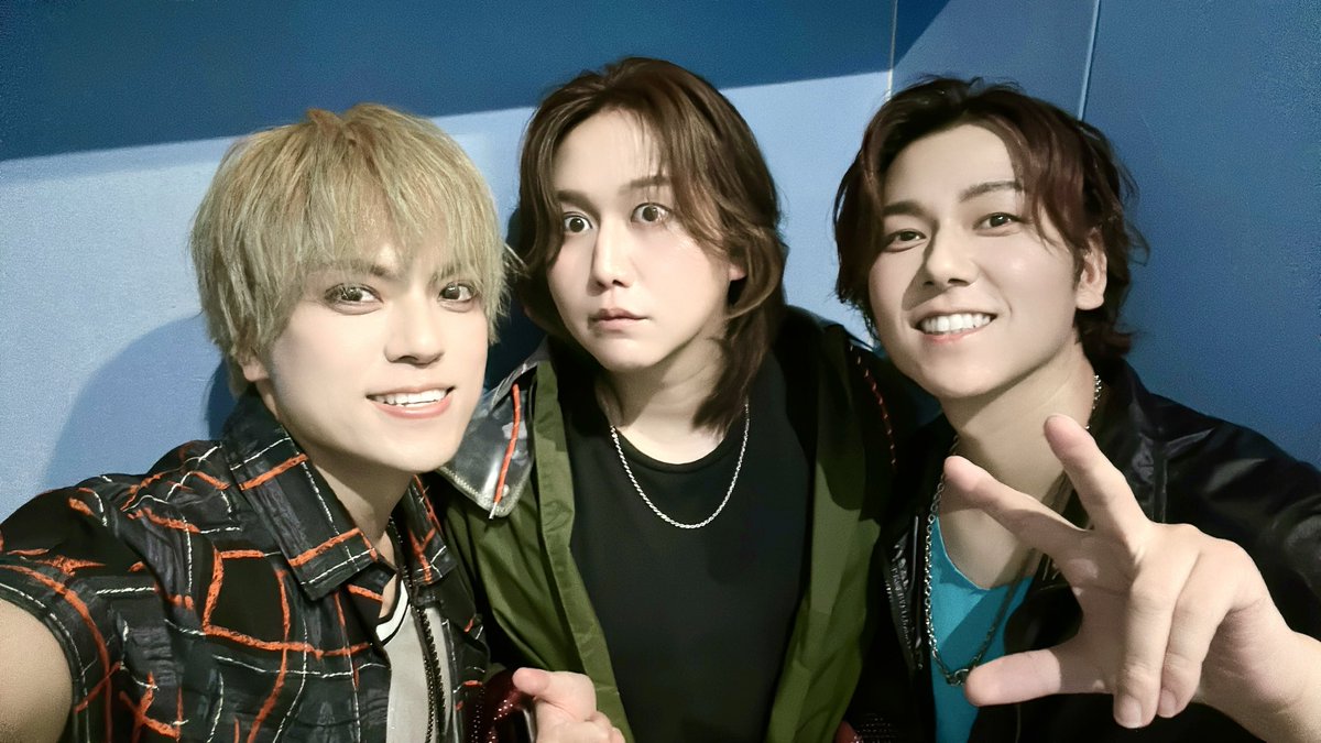 iiojisantachi's tweet photo. SLH×いいおと対バン
来てくれて本当にありがとう！

沢山考えてお客さんに楽しんでもらえること、俺らにできることやりたいこと、ふんだんに詰め込んだ！
SLHメンバーとのコラボやダンスも全力注ぎ込んだ！
皆のキラキラした笑顔見れて努力してよかったと思えた！

んでしらはんくん次の対戦いつ！？ https://t.co/tgDZrXlhk8