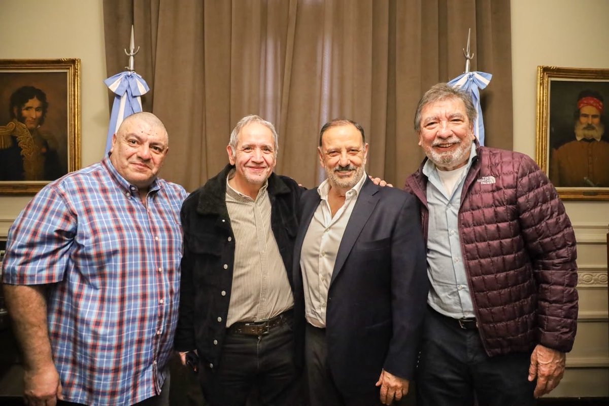 SergioOPalazzo's tweet photo. Visitamos al Gobernador Ricardo Quintela en la Gobernación de La Rioja con quien analizamos la difícil situación de muchos Argentinos y Argentinas, que producto de las politicas del Gobierno Nacional padecen vicisitudes todos los días. https://t.co/qNlGz3t74i
