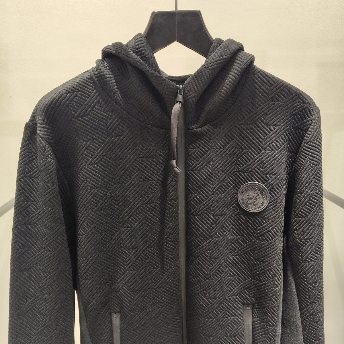 fZ8FB9eqxvlyNap's tweet photo. 【BUFFALO BOBS】
SANPIETRINI-HOODIE
#buffalobobs
#バッファローボブズ https://t.co/UeZWlJ5trQ