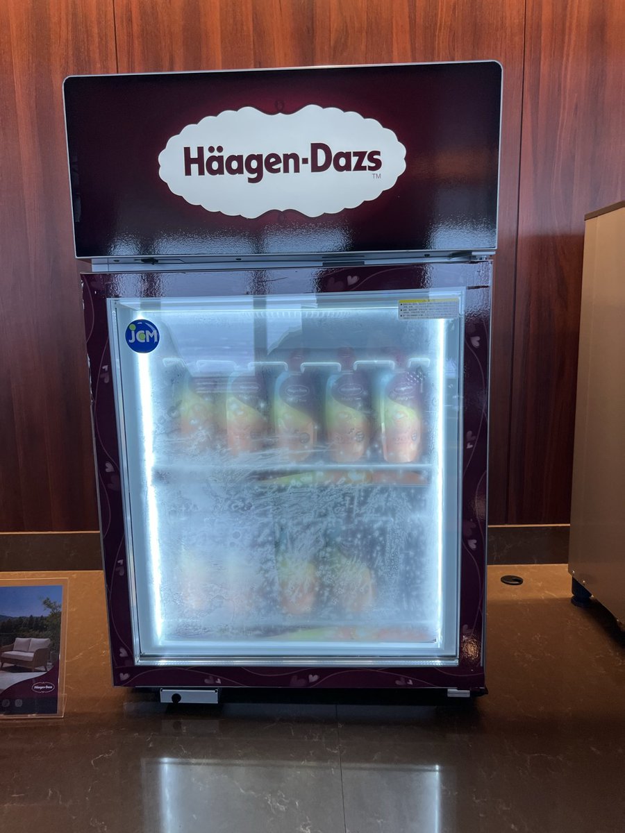 Jayson_Kay's tweet photo. 今日からなのかな？
CTSのダイヤモンド・プレミアラウンジに出現🍨 https://t.co/ry88gccYsG