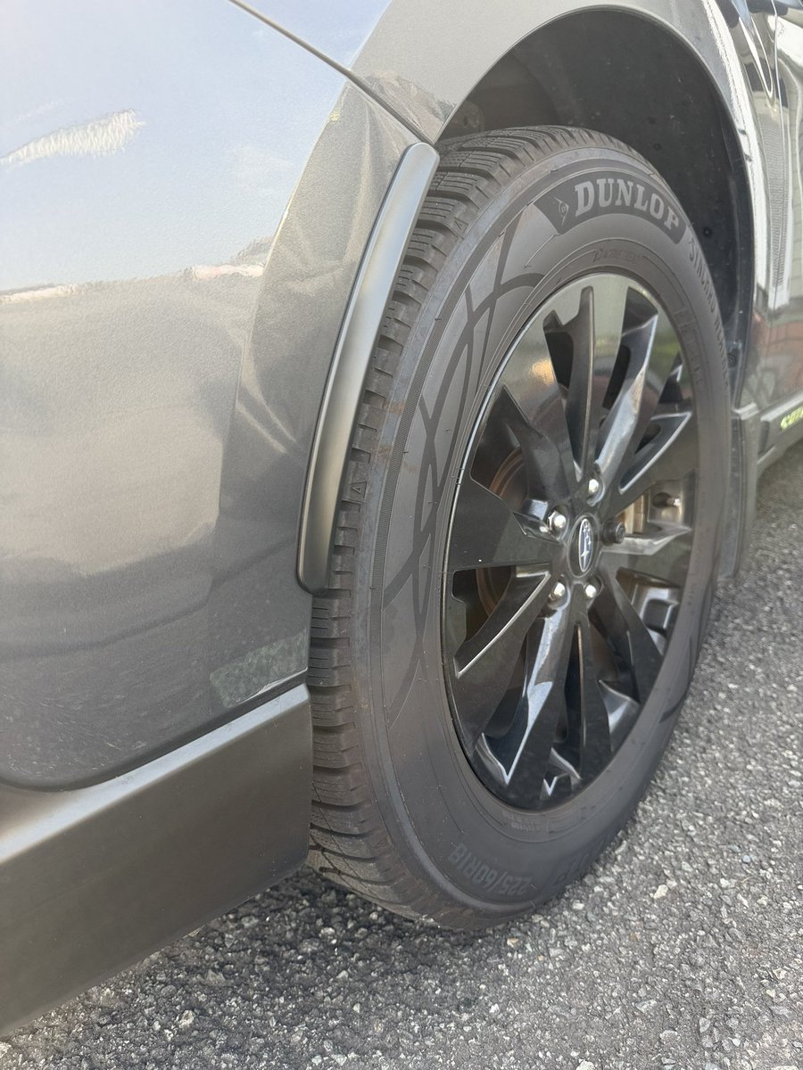 outsider_z's tweet photo. Amazonで注文してから3ヶ月以上待ってようやく到着したから早速取り付け
ホントに効果あんのか？

#フェンダーマッドガード 
#燃費アップ？
#bs9アウトバック
#レガシィアウトバックxbreak https://t.co/uUIvFpkj5N
