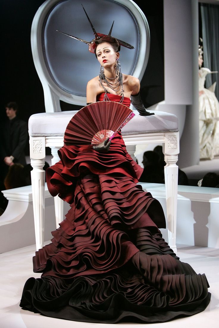 ourproblematic's tweet photo. เจอกันอีกปีค่ะ แม่จี้ทำไว้ดีมากปีล่าสุด เจอแน่ dior spring 2007 by John Galliano 'Asia Major' https://t.co/K8hRf3TEHL