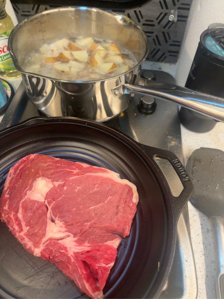 TheLegacyHODL's tweet photo. Some of the best nights are surprisingly simple.

Ribeye. Homemade mashed potatoes. 

Quiet evening.

Grateful. 🙏 https://t.co/ZA7szl8vg1