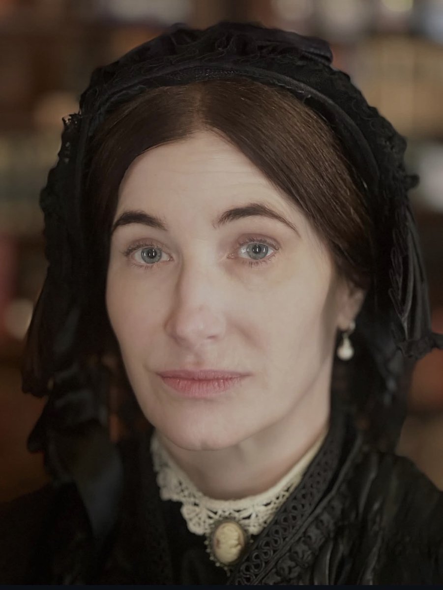 witchsapphics's tweet photo. HER EYES IM HYPNOTIZED https://t.co/EGBr1799Hw