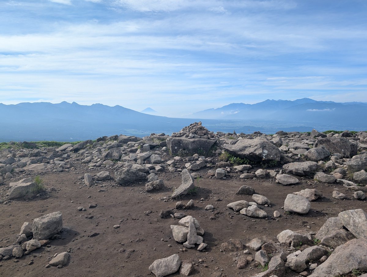 yamabeer_net's tweet photo. #���ヶ峰
#お気軽モードに変更
360度の絶景😍
天気にも恵まれ北アルプス以外は見えましたー！

特に意識して攻めようとしてるわけでもないんですが…最近7日間で3回も蓼科周辺に来てますね😁 https://t.co/UUTyoNMIbX