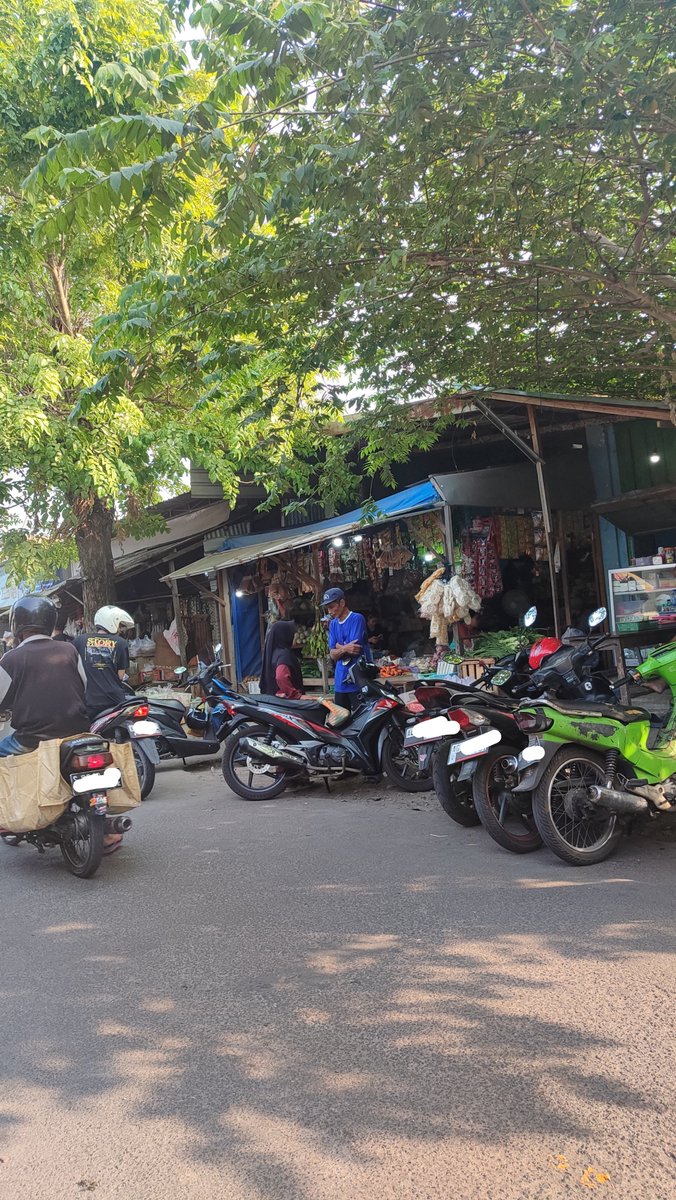 hidayah_win's tweet photo. Bismillah nyales dulu di pasar Kertosono 😇 https://t.co/1PGx2DzgKl