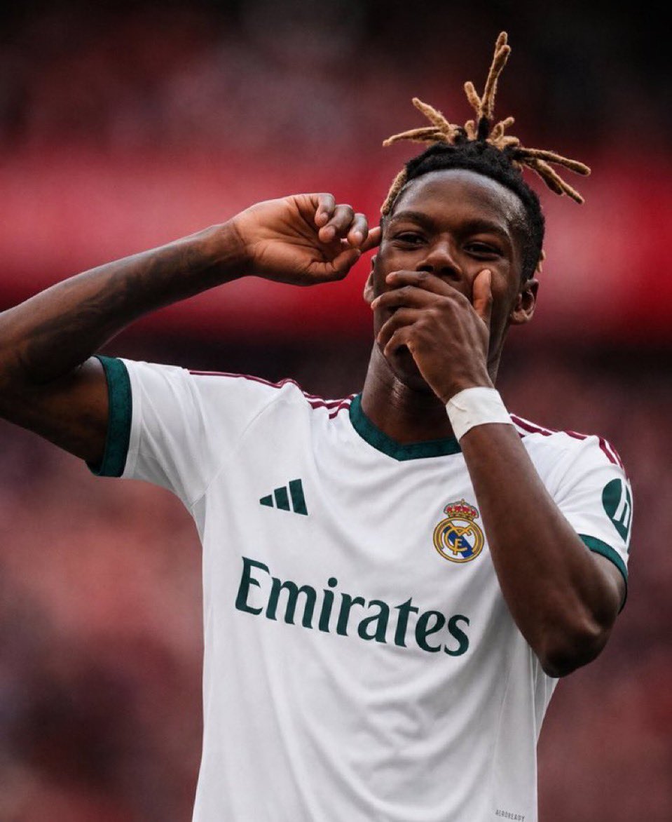 Wintercius's tweet photo. Entre los madridistas se está diciendo un cambio Vinicius por este tío, con todo respeto Nico es una bestia, pero Vinicius en un buen estado físico le da 1000 vueltas

CAMBIO VINI-NICO? https://t.co/Bl7xMvDxoZ