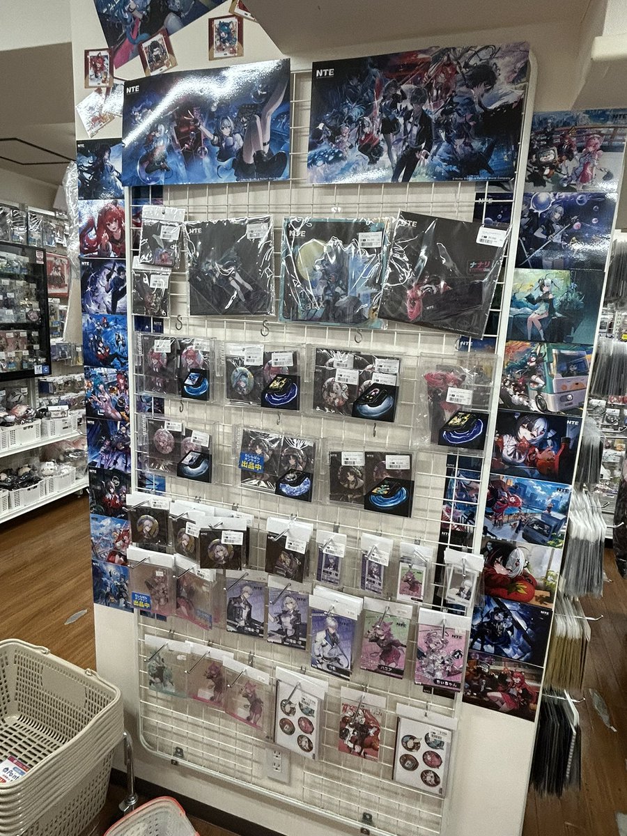 mitarashi_nte's tweet photo. NTEのグッズだ！！！！
高いな〜…買うけど笑 https://t.co/nAJsZYxIJP
