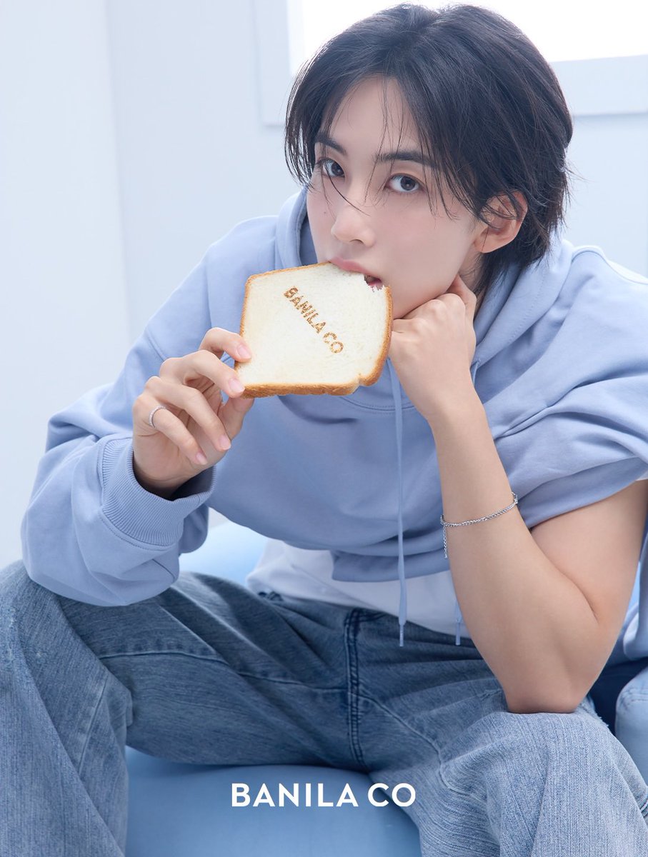 wonudupe's tweet photo. NEW BANILA CO PICTURES WITH JEONGHAN! 

good morning, my pretty jeonghan! 🩵🎀 https://t.co/LVdqZSbqsL