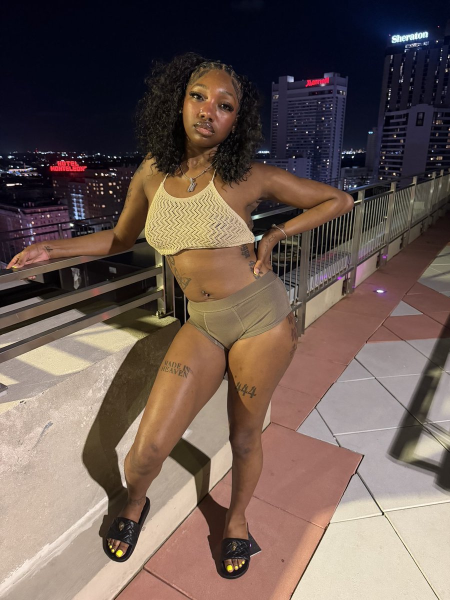 prettyxoxoamaya's tweet photo. Sweet on the outside, total chaos underneath.💋🥰 https://t.co/UgnGmVylsl