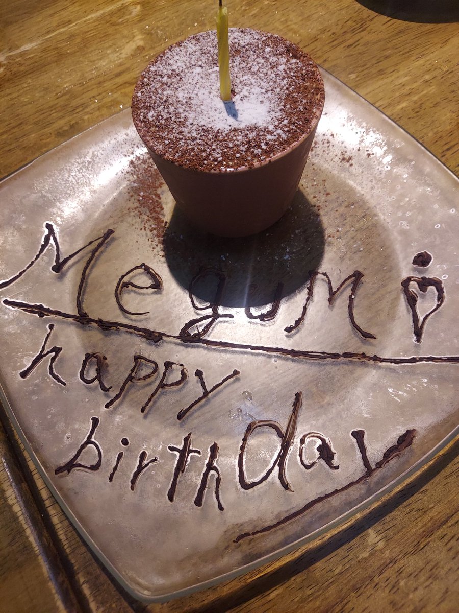 megumi_happy79's tweet photo. 昨日はお仕事終わりにみさと大阪でゴハン行きました😋🍴💕
全部おいしかった✨
まだお腹いっぱい(笑)🈵
そしてサプライズでお誕生日お祝いしてくれてビックリでした👀‼️
ありがとう😭💛
うれしかったー❗❗ https://t.co/GdY0a5YGXE