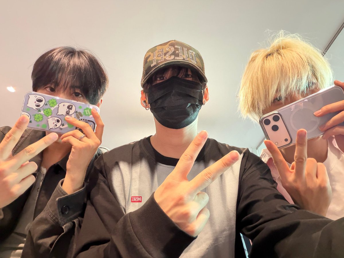 AHOFonWeverse's tweet photo. 260801 | 07:55 KST
💌 from 🐈‍⬛

🐈‍⬛: [PHOTO]
🐈‍⬛: See you later https://t.co/qfXZcsoJek