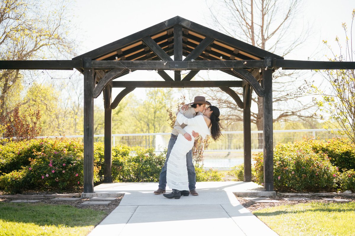 exquisitehtx's tweet photo. In a world full of choices, choosing each other every day is the greatest promise. Love is not just a feeling; it's the act of showing up for one another, always.
#HoustonWeddings #AustinLove #DallasBride #exquisitehtx https://t.co/VFKnf7VUx7