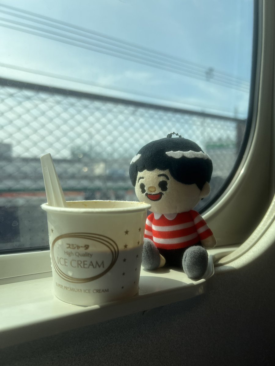 marumaruko1108's tweet photo. いざ京都🚅
品川駅の自販機で手に入れたモカアイスがめちゃうまし

#暗い旅キャンプ2026 
#ヨーロッパ企画 https://t.co/1jKzpWyQBB