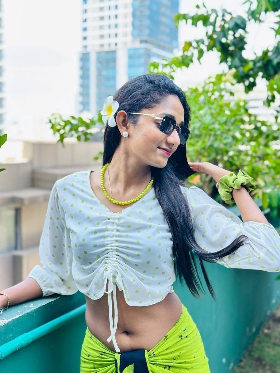 AkshuX2006's tweet photo. Follower gf part 🥵 thoppula nakki umbanum 🍌🤤💦 sema thevdiya munda okkanum https://t.co/ku0Dhnwqki