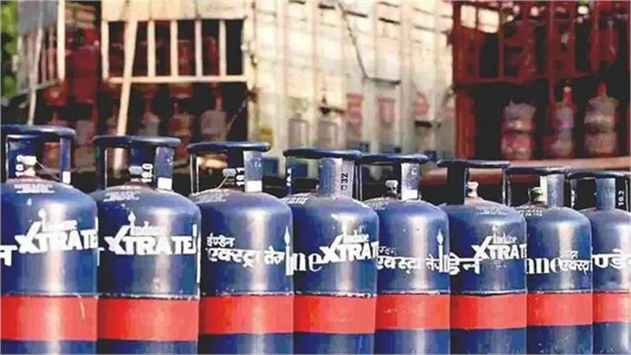 punjabkesari's tweet photo. LPG Price Cut : कमर्शियल गैस सिलेंडर के दाम ₹200 से अधिक घटे, महीने के पहले दिन मिली राहत, चेक करें नए रेट
https://t.co/AdfKj39gUC
#CommercialCylinders #Pricecut #reduction #lpgprice https://t.co/AkgzdQp7Hy