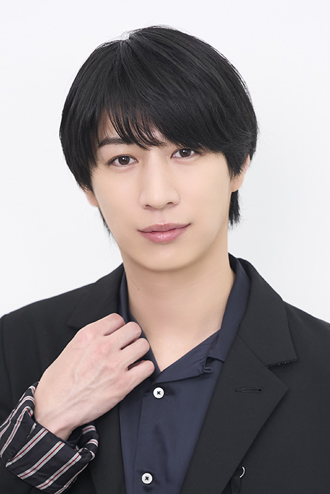 kissmille_tri's tweet photo. 🥼【STIGMA2052 キャラクター紹介】

✦潤 真赭（うるい まそほ）
￣￣￣￣￣￣￣￣￣￣￣
演：#鈴木祐大 さん

警察庁に所属する警部。
熨斗目とトワを追い、IPCに接触する。
ぶっきらぼうで強引だが、治安維持への執念は人一倍。

#キスミル 最新作『#STIGMA2052 』
8.23(日)21:00配信開始 https://t.co/bdJIS8j85a