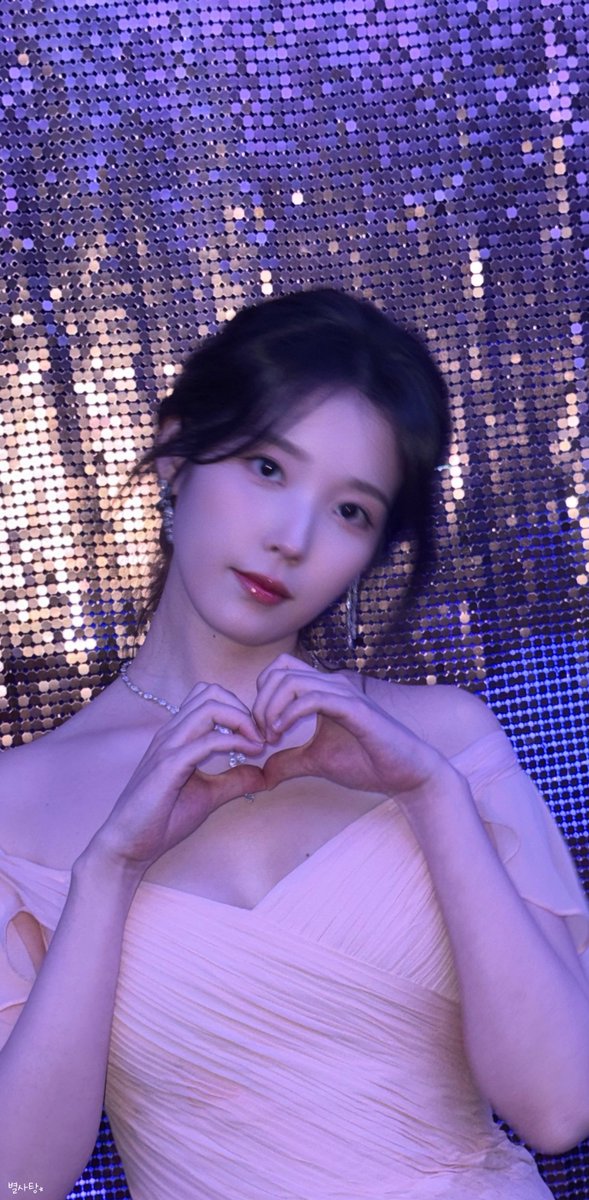 LiXin13's tweet photo. 📱아이유 인스타 배경화면 -2
📱IU Instagram Wallpapers -2
⠀
#아이유 #IU https://t.co/RlbfHQri5h
