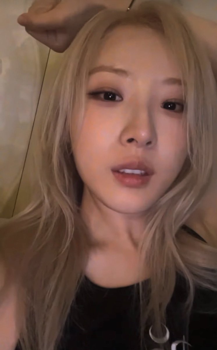 jenniespecs's tweet photo. facecard ✅ 
side profile ✅ https://t.co/sxpWz9TtdZ