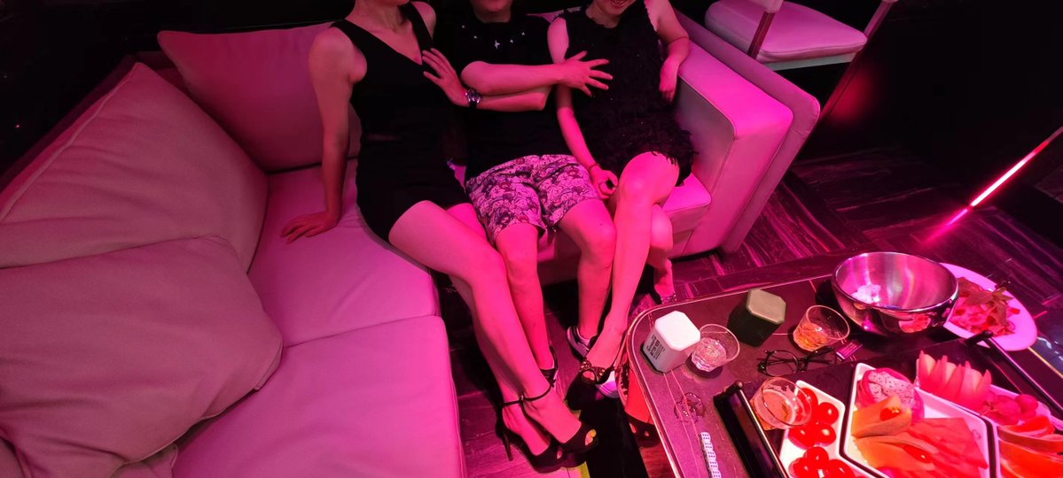e_mw260's tweet photo. 《fq+女 加急匹配》fq和闺蜜 寻 一个单

要求：旅游城市优先
有经验优先 
30岁以下
175以上
不胖 讲卫生

联系方式 : https://t.co/zbV74GylHO https://t.co/KPMqUxKtwx