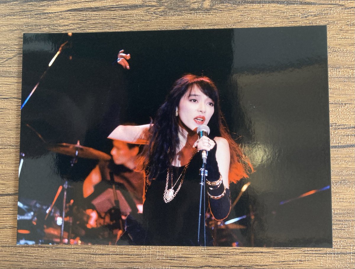 WAXgate303's tweet photo. こちらも大阪の方が送ってくれた1988年のライブ写真。当時雑誌とかで見たどの写真より繊細さと力強さが伝わってくる。正直震える。 https://t.co/m16yfFzDAs