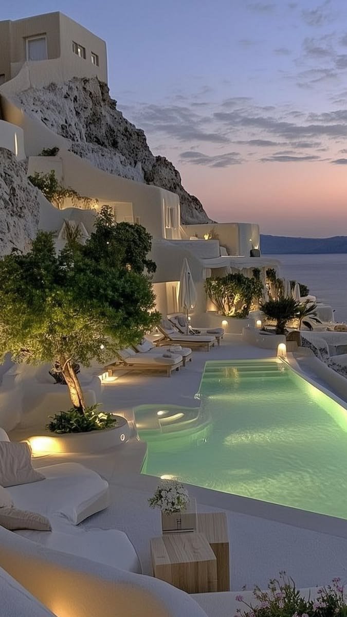 I_love_family1's tweet photo. Amazing Santorini nights 🇬🇷 https://t.co/78aaZGetXy