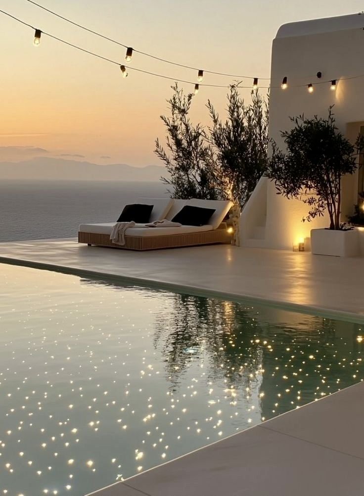 I_love_family1's tweet photo. Amazing Santorini nights 🇬🇷 https://t.co/78aaZGetXy