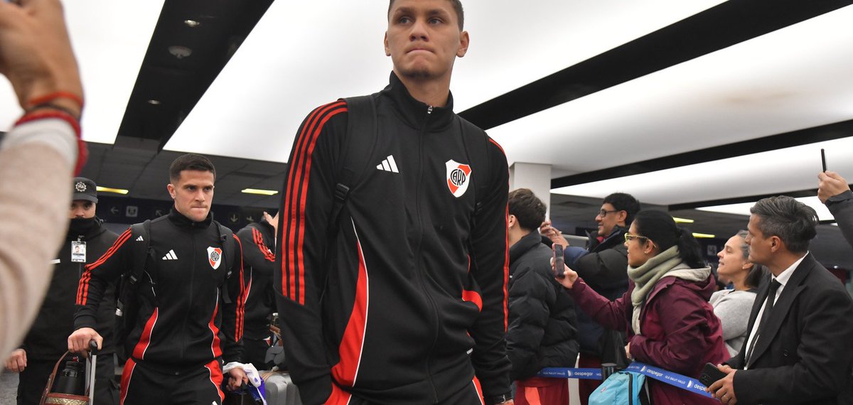 River_Corazon_x's tweet photo. ESCÁNDALO EN ESPAÑA Y OTRA VENTA INSÓLITA EN RIVER: 

LUCAS LAVAGNINO AL VALLADOLID POR MIDEZAS

​River acaba de vender por apenas 500 mil dólares al arquero juvenil Lucas LAVAGNINO al Valladolid. 

Una de las joyas del club. 

Sí, el mismo club de donde Longoria y Catoira se tuvieron que ir acorralados, amenazados por los propios hinchas y envueltos en un verdadero escándalo en España.

​Sorpresivamente, el pibe de la cantera desembarca por dos pesos justamente ahí, donde esta gente todavía mantiene sus contactos y secuaces. 

Como si fuera poco regalarlos, las maniobras raras y los negocios oscuros con los juveniles del club siguen saliendo a la luz.

​¿Hasta cuándo van a seguir regalando el patrimonio de River en convenios más que sospechosos?