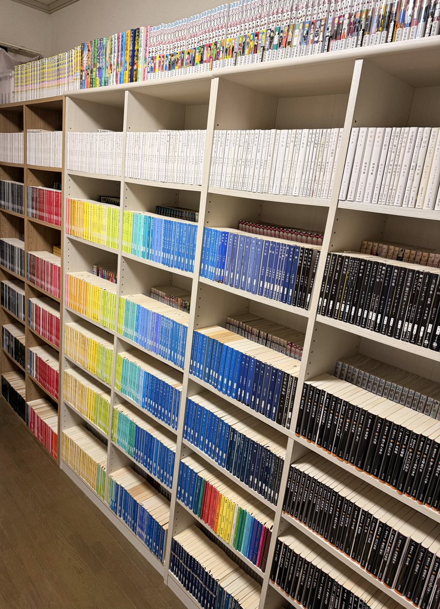 VZlHaHj18EPuhct's tweet photo. ←みんなが想像する読書好き
　　　　　　　　　　　　　実際の読書好き→ https://t.co/bSzSP603KE
