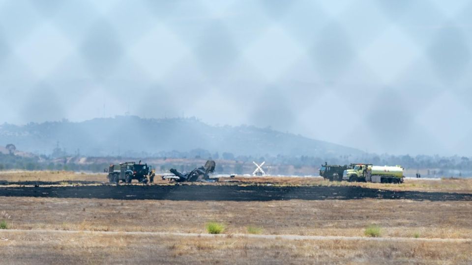 DigitalPueblaN's tweet photo. Se estrella un avión de los Marines de EU en una base militar de California https://t.co/hA58ts92EF https://t.co/vZyN9aFXEI