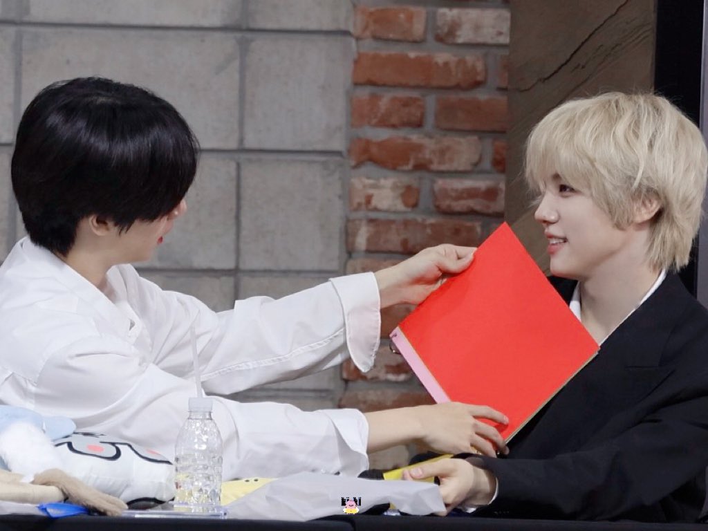 baeskiki's tweet photo. ✨원진이 최애 생일 축하해🥰🎂

 ꜀(•Θ•)꜆  
     ❤️
 (✪𐃷ʘ )

#원진 #성민 #형준
#HAPPYSEONGMINDAY
#빛나는_성민의_스무네번째여름
#Our_SEONGMIN_Day

“삼각관계 어때요?”
“좋아” https://t.co/x9xTel2h5f