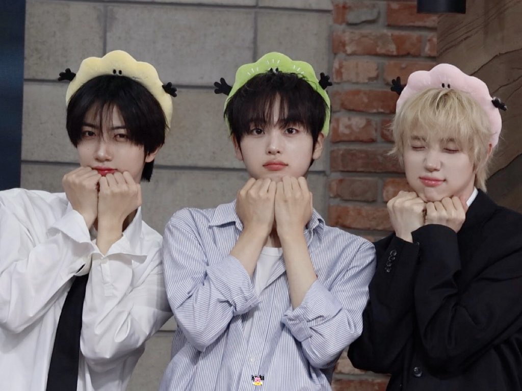 baeskiki's tweet photo. ✨원진이 최애 생일 축하해🥰🎂

 ꜀(•Θ•)꜆  
     ❤️
 (✪𐃷ʘ )

#원진 #성민 #형준
#HAPPYSEONGMINDAY
#빛나는_성민의_스무네번째여름
#Our_SEONGMIN_Day

“삼각관계 어때요?”
“좋아” https://t.co/x9xTel2h5f
