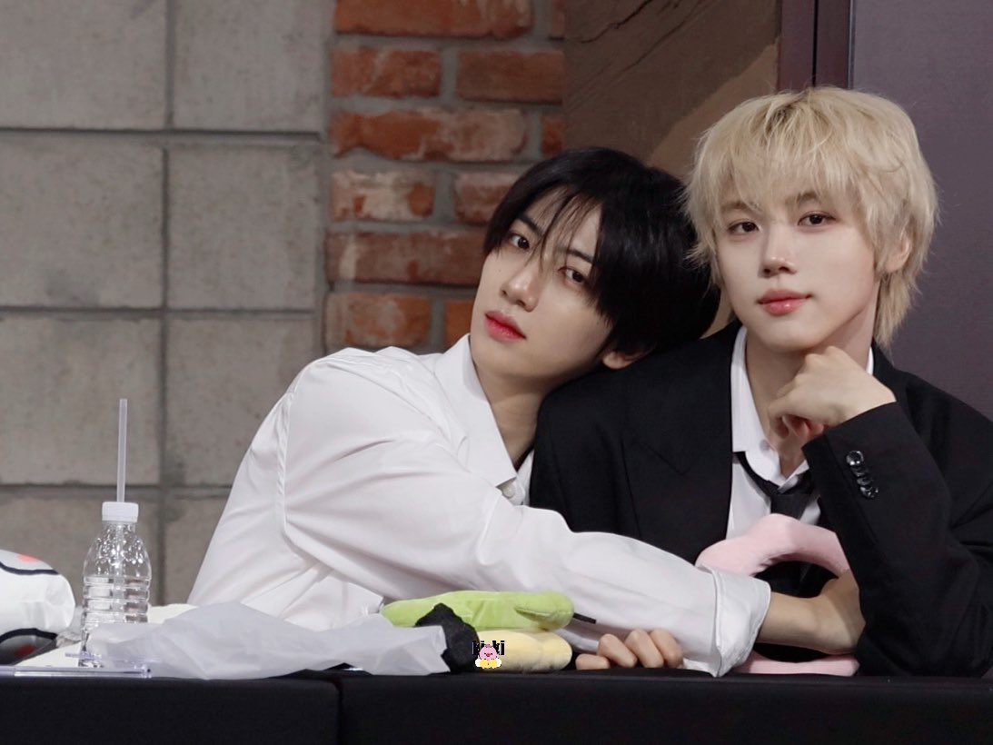 baeskiki's tweet photo. ✨원진이 최애 생일 축하해🥰🎂

 ꜀(•Θ•)꜆  
     ❤️
 (✪𐃷ʘ )

#원진 #성민 #형준
#HAPPYSEONGMINDAY
#빛나는_성민의_스무네번째여름
#Our_SEONGMIN_Day

“삼각관계 어때요?”
“좋아” https://t.co/x9xTel2h5f